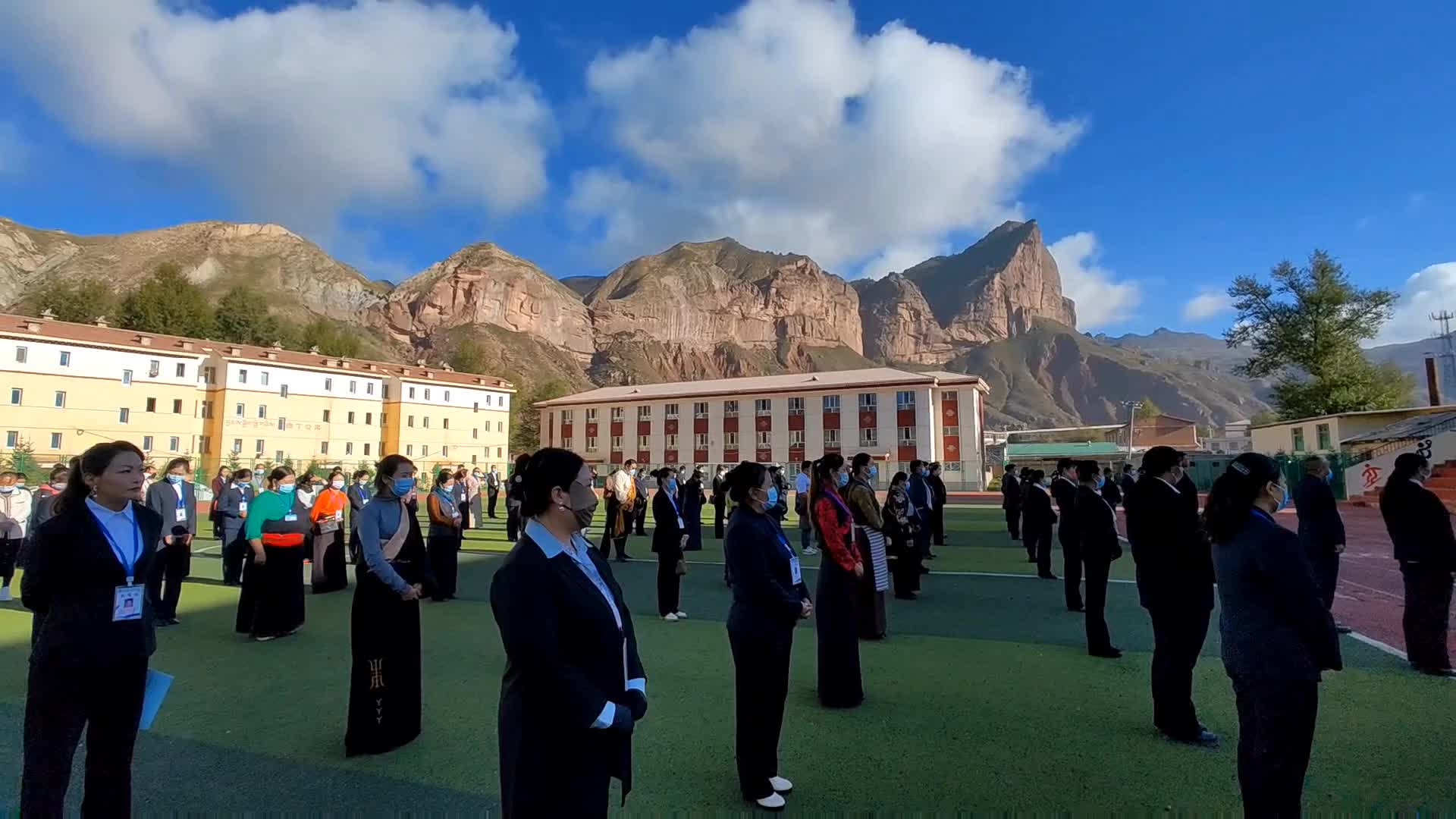 庆祝第73个国庆节升旗仪式拉加藏文中学庆六一运动会